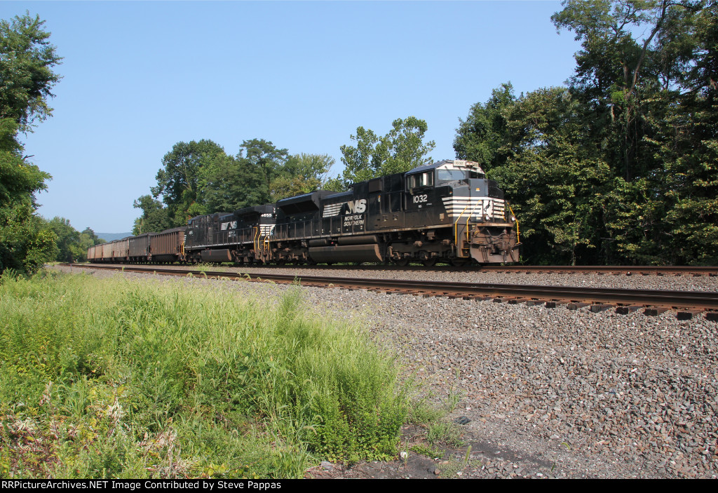 NS 1032 taking coal East with train 596